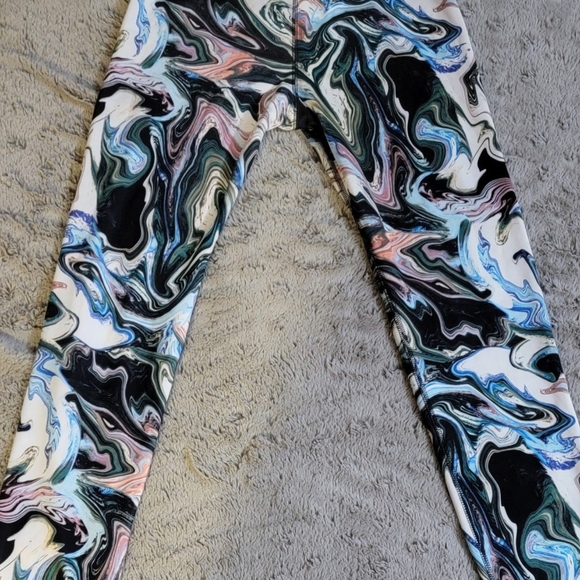 Nike Sportswear Leg-A-See High-Rise size M excellent Condition - Picture 3 of 7